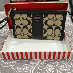 Brand new never used Coach Zippy Wallet. Black/khaki